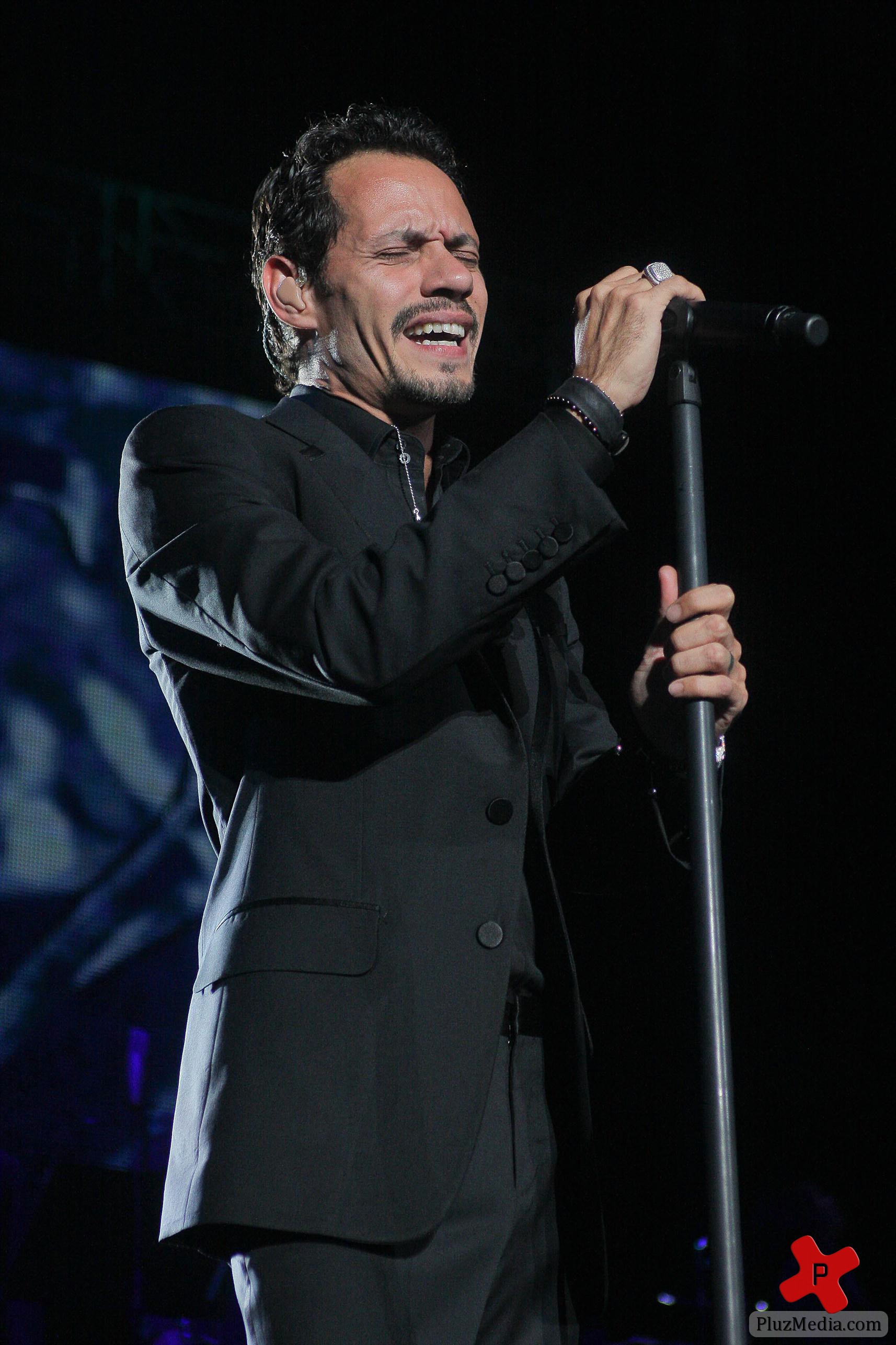 Marc Anthony performing live at the American Airlines Arena photos | Picture 79090